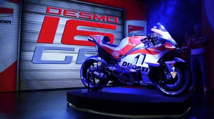 Ducati Team MotoGP 2016: Dovizioso e Iannone svelano la nuova Desmosedici