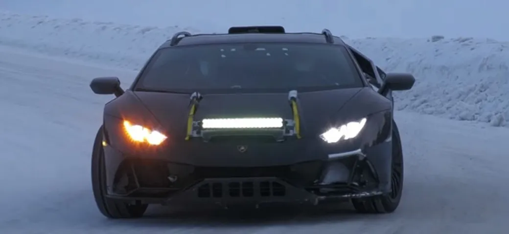 Lamborghini Huracan Sterrato: spiata durante i test [Video]