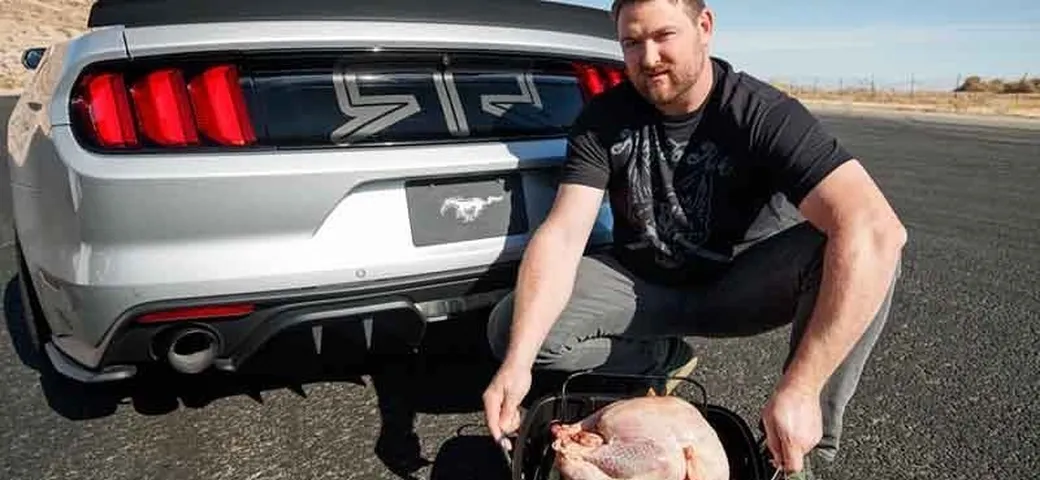 Il tacchino? Si cucina con la Ford Mustang RTR [Video]