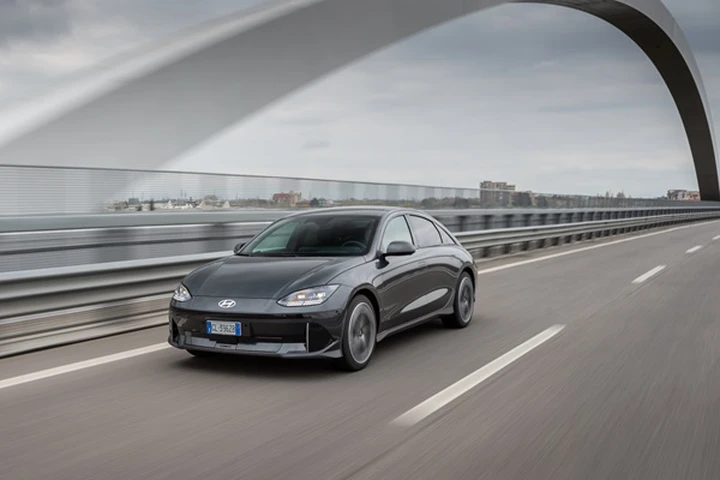Hyundai e l'architettura a 800 Volt: ricarica ultra veloce in meno di 20 minuti