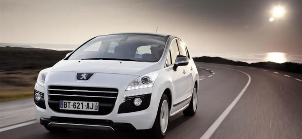 Nuova Peugeot 3008 HYbrid4: emissioni da 91 g/km