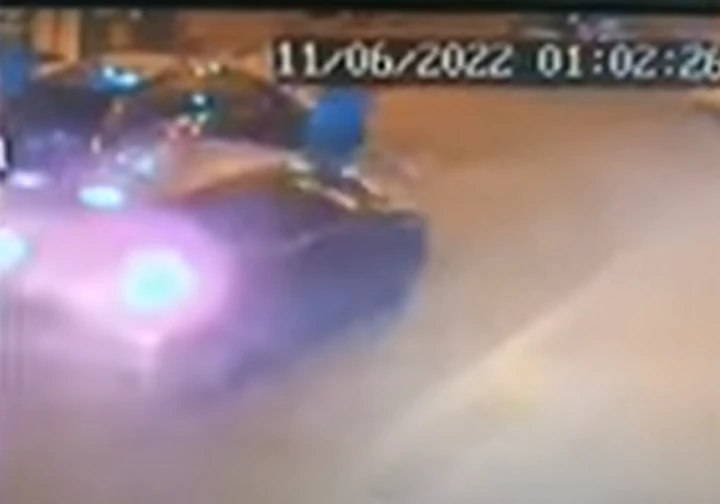 Choc ad Aversa: trascinano con l'auto una donna dopo lo scippo [Video]