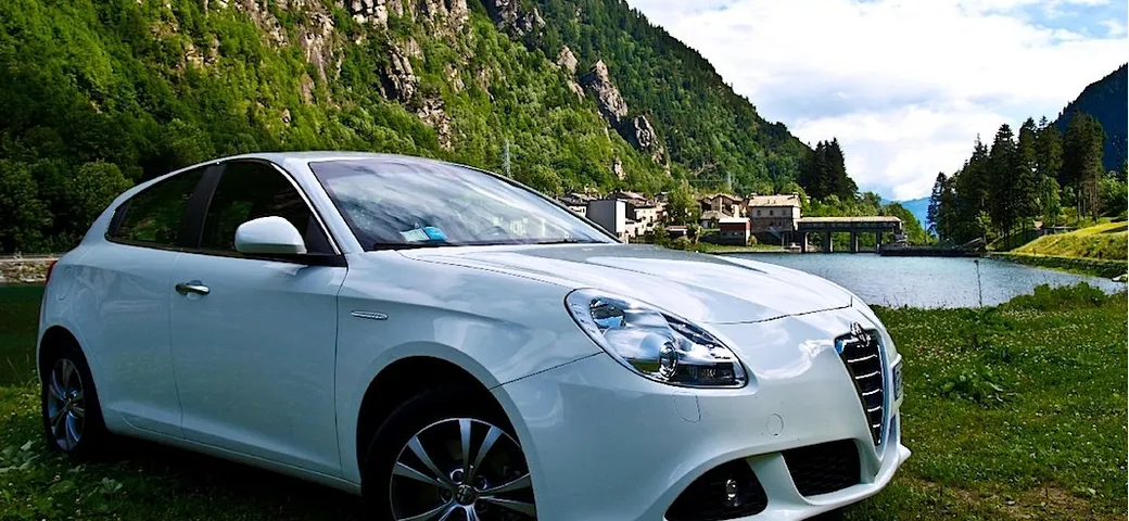 Alfa Romeo Giulietta: prezzi, brochure, informazioni e prova su strada