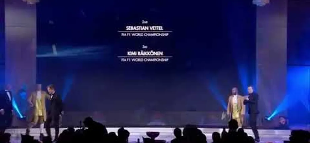 Kimi Raikkonen ubriaco e sorridente al gala della FIA 2018 [Video]