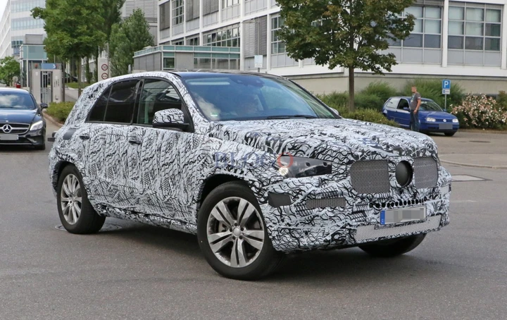 Mercedes GLE 2018: foto spia su strada