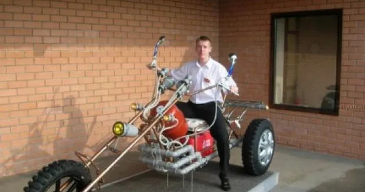 Foto del giorno: il Trike "idraulico"