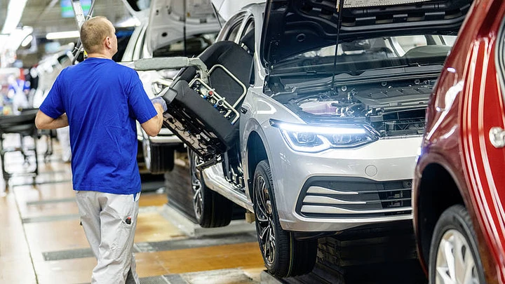 Volkswagen: stop alla produzione per una domanda troppo bassa