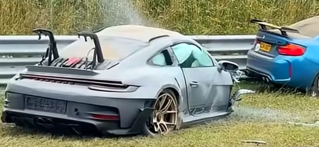 Grave incidente al Nürburgring: Porsche 911 GT3 RS e BMW M2 coinvolte