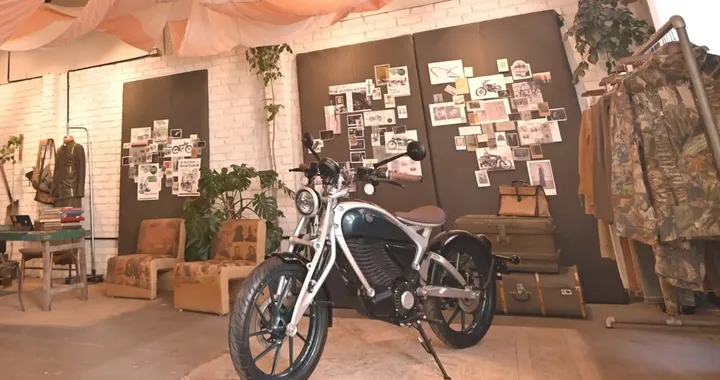 Flying Flea ritorna: flagship store a Parigi e debutto della C6 elettrica