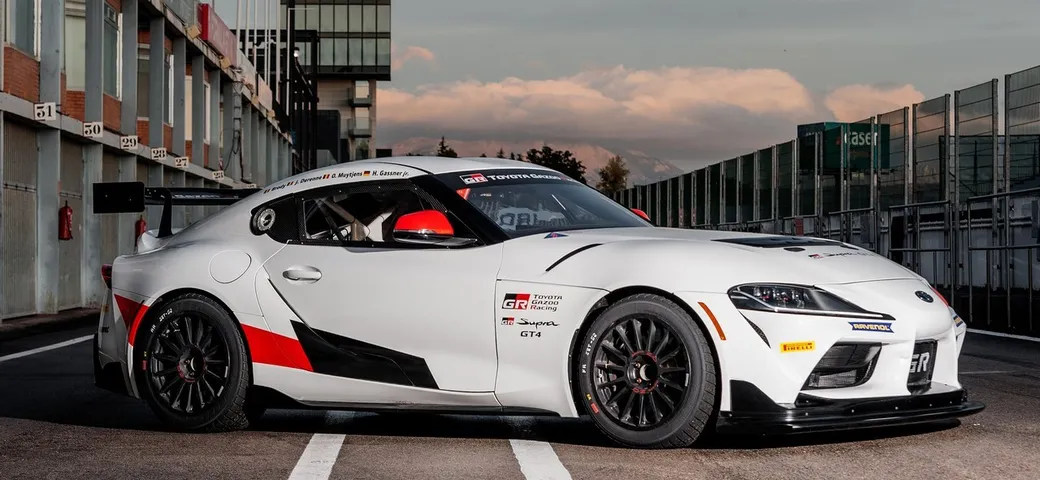 Nuova Toyota GR Supra GT4: pronta alle gare in pista