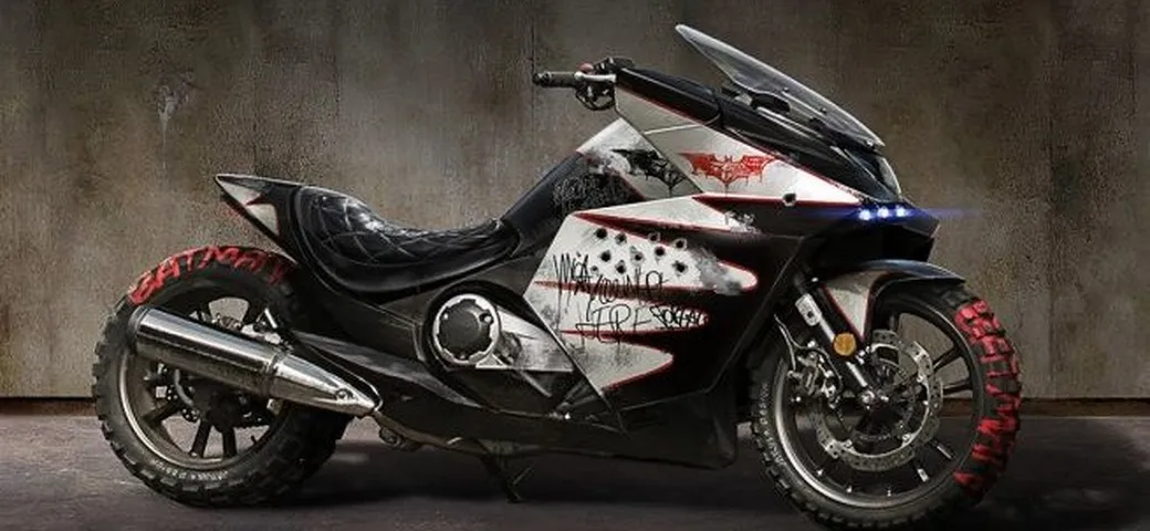 Honda NM4 Vultus in versione Batman