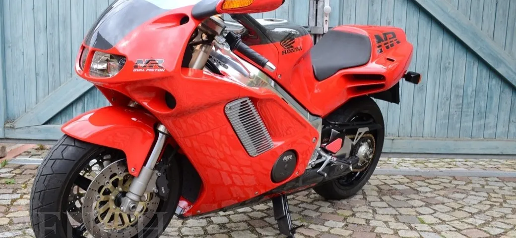 Honda NR 750: in vendita un esemplare a km zero!