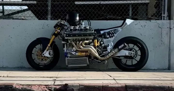 HF355 Hazan: la moto senza telaio con cuore Ferrari V8