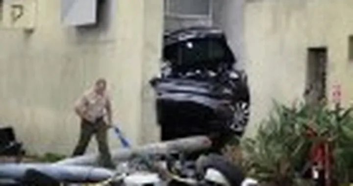 Tesla Model S: le immagini dello spaventoso incidente di Los Angeles