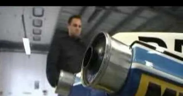 Suzuki RG500 Replica Sheene in pista a Brands Hatch