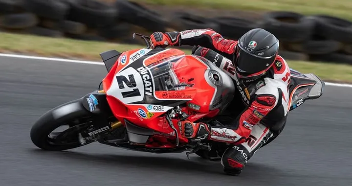 ASBK Phillip Island: Troy Bayliss va a podio con la Ducati Panigale V4R