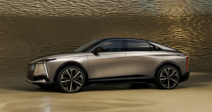 DS N°8: la nuova ammiraglia elettrica con 750 km di autonomia