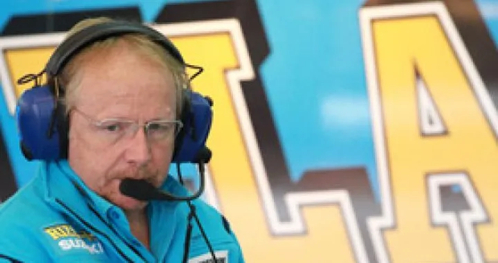 MotoGP: Stuart Shenton lascia la Suzuki dopo 19 anni. Hamamatsu con un solo pilota in pista nel 2011