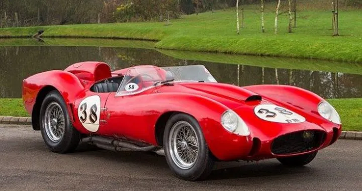 Ferrari 250 Testa Rossa: un esemplare va all'asta per oltre 29 milioni di euro!