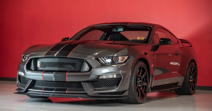 In vendita una Ford Mustang Shelby GT350R con solo 800 miglia