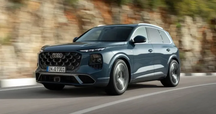 Nuova Audi Q7 2027, fino a 7 posti, diesel mild hybrid e ChatGPT a bordo