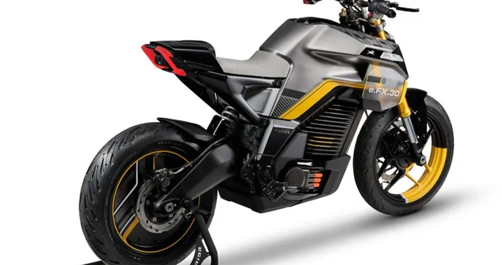 TVS eFX 30: la moto elettrica economica con il DNA di Norton