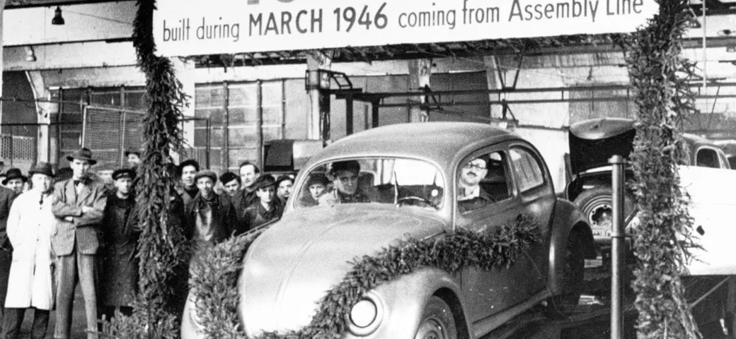 Volkswagen Maggiolino: 75 anni fa iniziava la produzione di serie