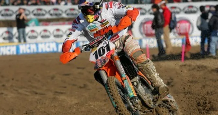 Lo Starcross si tinge d'arancio in Superpole e nelle batterie di qualificazione
