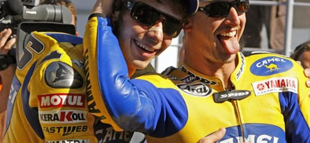 Colin Edwards rinnova con Yamaha