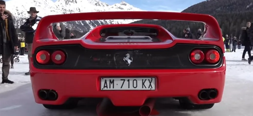 Ferrari F50: lo spettacolare sound degli scarichi aperti sulla neve di St. Moritz