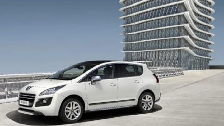 Peugeot 3008 HYbrid 4: tecnica della crossover ibrida diesel