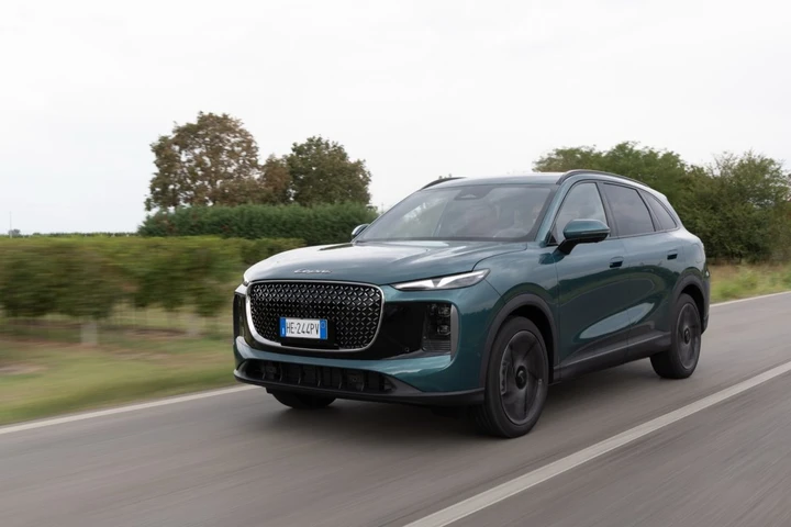 LEPAS L8 arriva in Italia: 279 CV, oltre 1.000 km di autonomia e prezzi da 41.700 euro