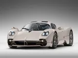 Pagani Utopia di Kris Singh, la vernice sembra arrivare dallo spazio