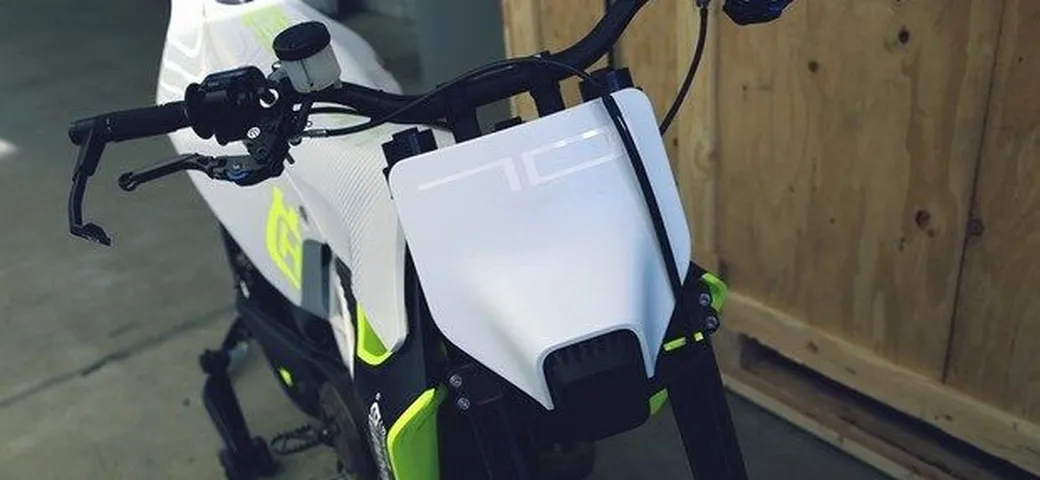 La Husqvarna 701 Concept in video