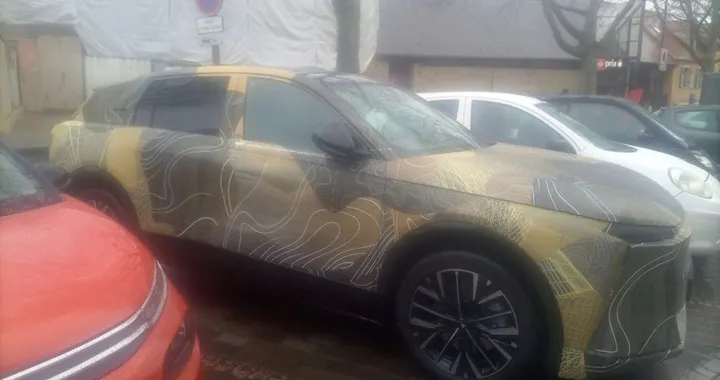 DS 7 è pronta a cambiare, anche nel nome: le novità