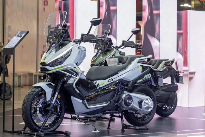 Zontes svela la serie 552: maxiscooter 531 cc, 52 CV e tecnologie premium