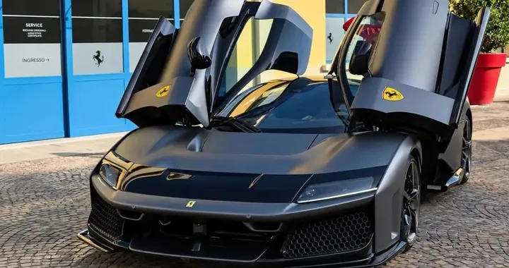 Ibrahimovic si regala una Ferrari da 3,6 milioni per i suoi 45 anni: è la più potente di sempre