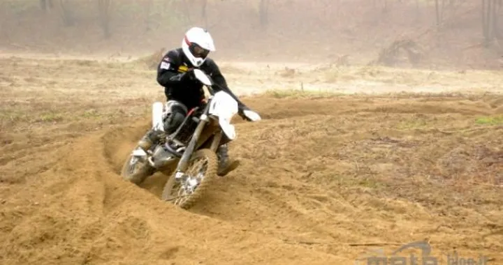 TEST: Husqvarna TE 449 al Touquet, una rossa alle grandi manovre