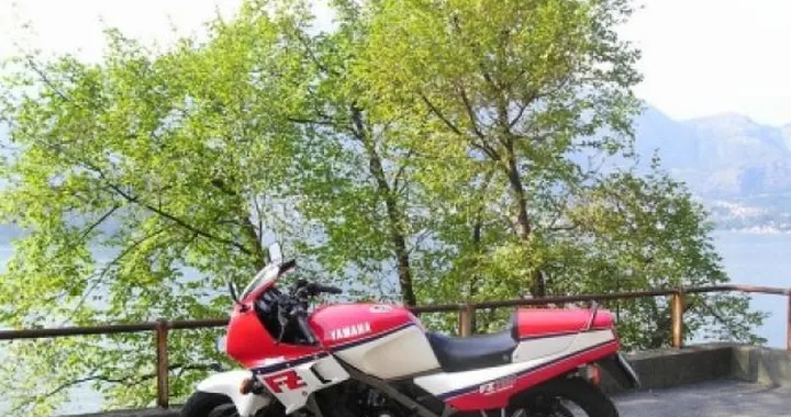 Foto del giorno: Yamaha FZ 750 del 1986 restaurata