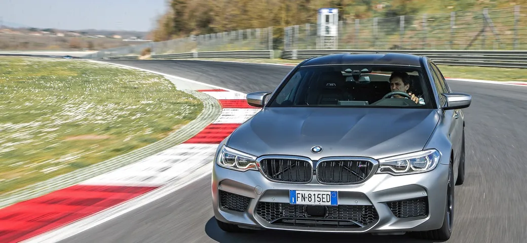 BMW M5: consegnato un esemplare a Zanardi [Video]
