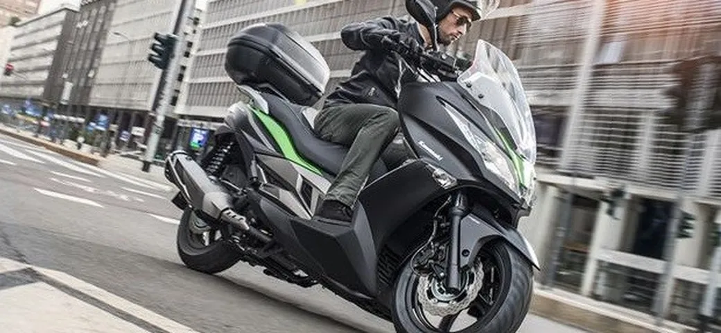 Kawasaki J300 con bauletto e 4 anni di garanzia fino al 31 Marzo 2015