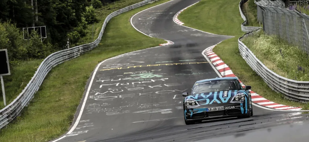 Porsche Taycan: record al Nürburgring