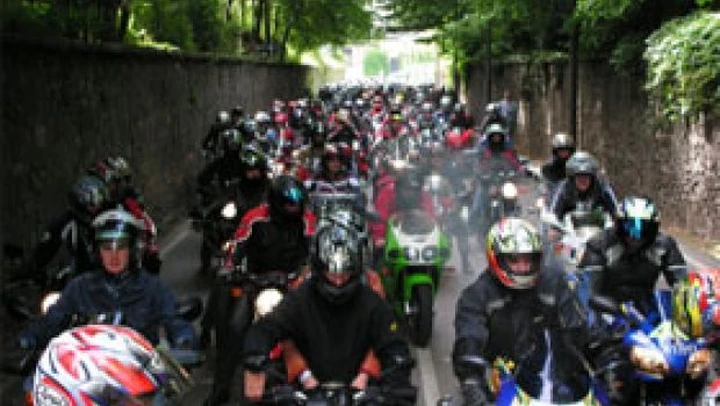 “Uscita d’Emergenza”: incontro sulla sicurezza dei motociclisti all’interno della manifestazione “Castello in Moto”