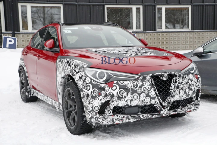 Alfa Romeo Stelvio: foto spia del restyling