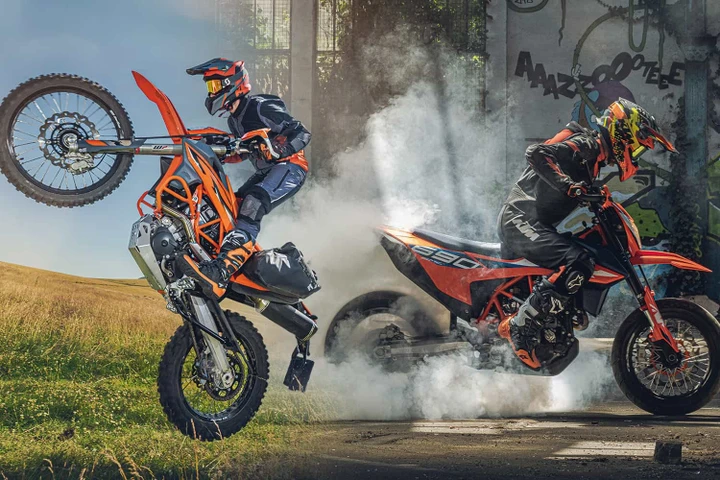 KTM svela le nuove 690 Enduro R e 690 SMC R 2023