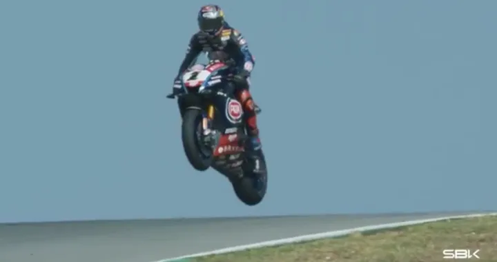 SBK, Portimao: impressionante salto di Razgatlioglu