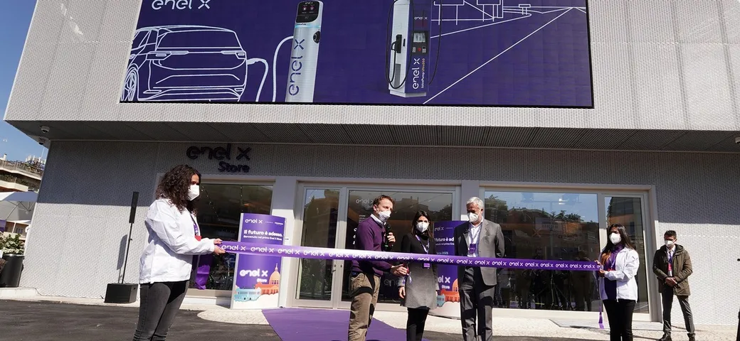 Enel X porta la ricarica HPC fino a 350 kW nel nuovo store di Roma