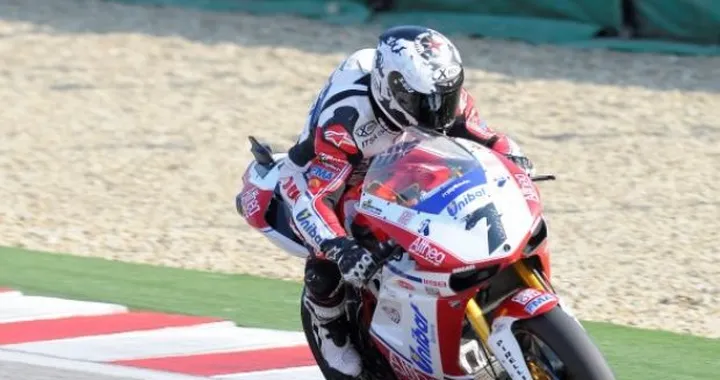 WSBK: Carlos Checa verso Magny-Cours con il mondiale in tasca: "Mi aspetto un giorno indimenticabile"