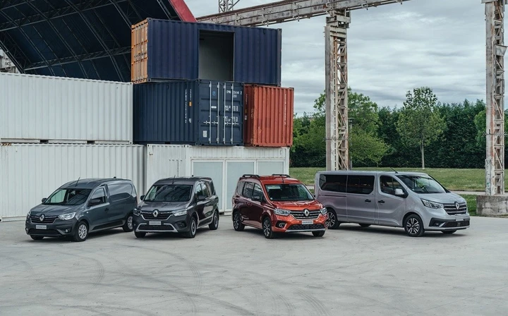 Renault: primo contatto con la nuova gamma 2021 di veicoli commerciali e multispazio