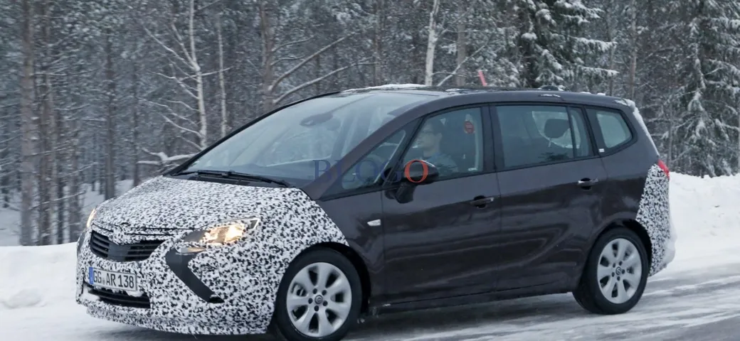 Opel Zafira Facelift: foto spia sulla neve